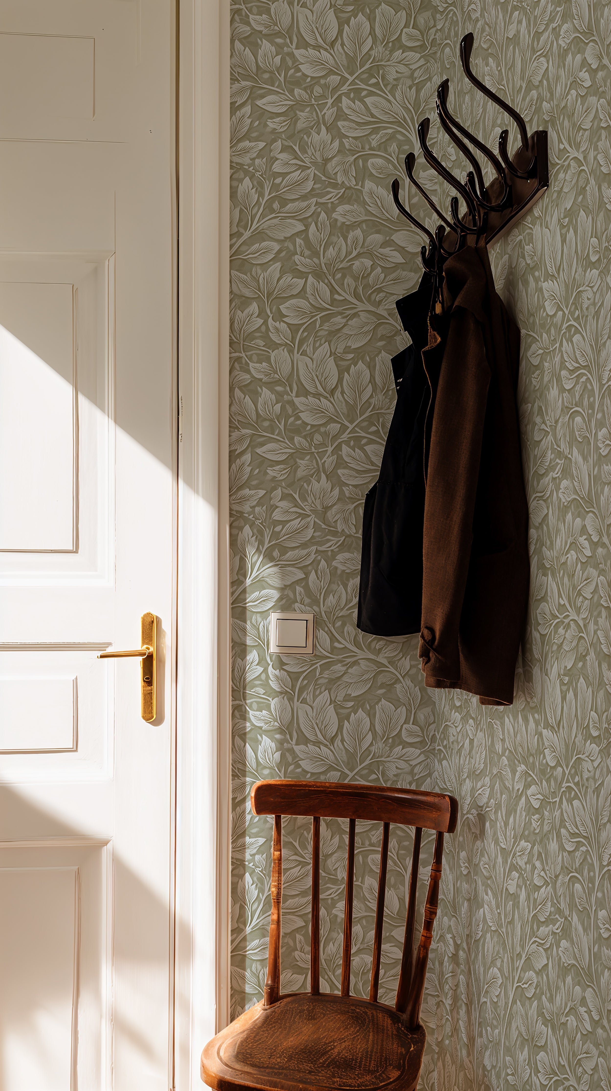 Green botanical wallpaper with white leaves
Sage and cream floral wallpaper pattern